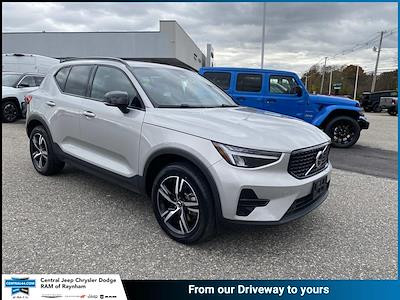 Used 2024 Volvo XC40 - photo 1