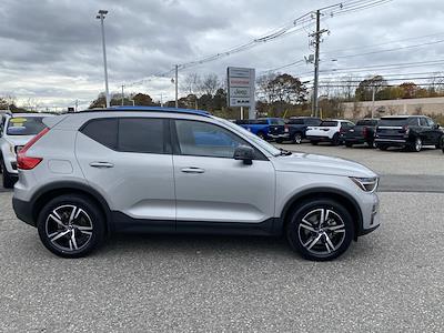 Used 2024 Volvo XC40 - photo 1