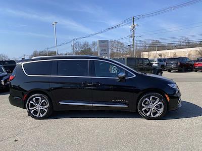Used 2025 Chrysler Pacifica - photo 1