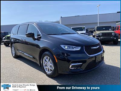 Used 2025 Chrysler Pacifica - photo 1