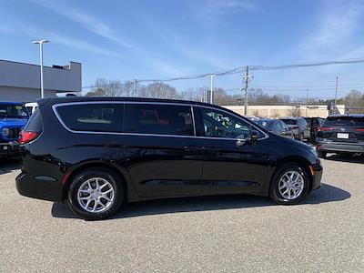 Used 2025 Chrysler Pacifica - photo 1