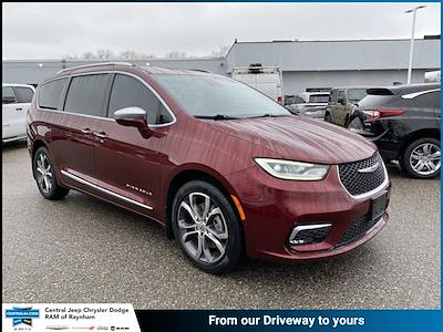 Used 2022 Chrysler Pacifica - photo 1