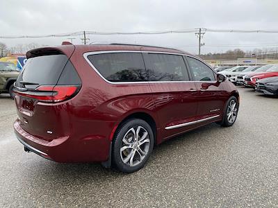 Used 2022 Chrysler Pacifica - photo 1