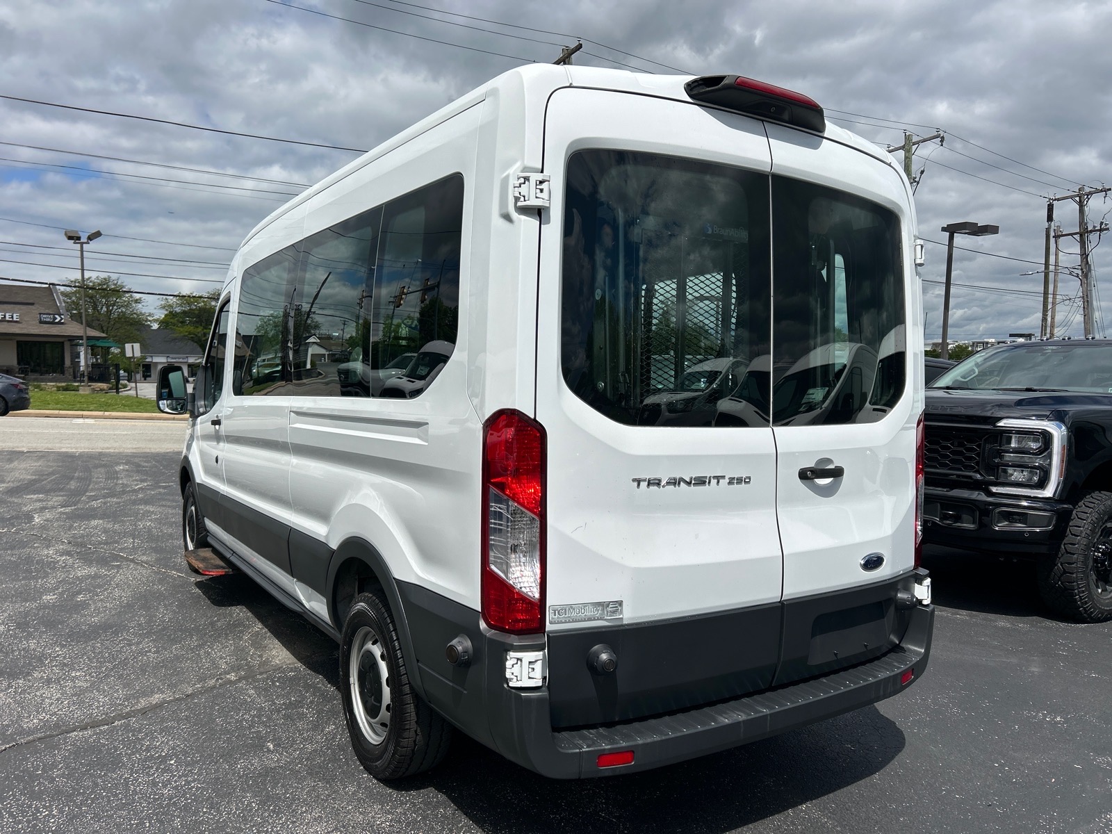 Used 2018 Ford Transit 250 - photo 2