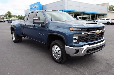 New 2025 Chevrolet Silverado 3500 LT Crew Cab 4x4 Pickup for sale #31876 - photo 2