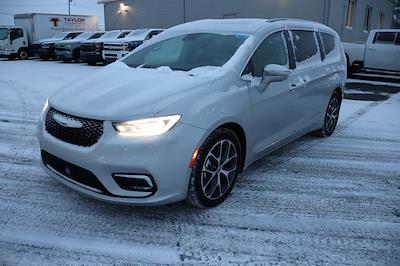 Used 2022 Chrysler Pacifica Limited Minivan for sale #33215A - photo 2