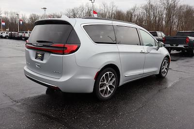 Used 2022 Chrysler Pacifica Limited Minivan for sale #33215A - photo 2