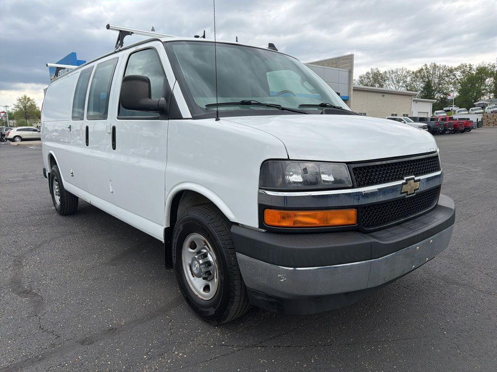 Used 2017 Chevrolet Express 2500 - photo 6