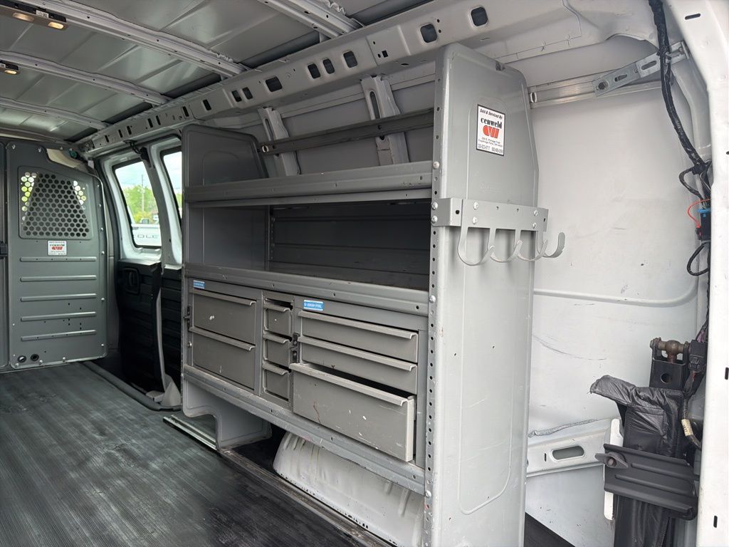 Used 2017 Chevrolet Express 2500 - photo 8
