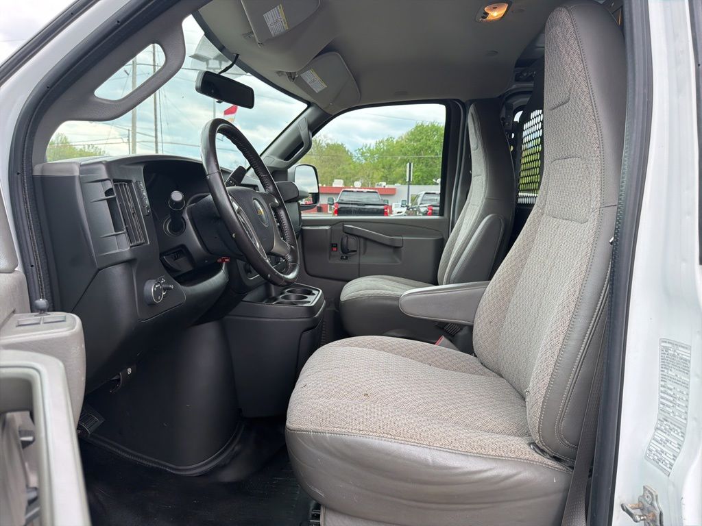 Used 2017 Chevrolet Express 2500 - photo 12