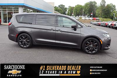 2018 Chrysler Pacifica FWD Minivan for sale #34077A - photo 1