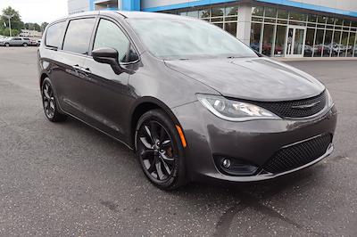 2018 Chrysler Pacifica FWD Minivan for sale #34077A - photo 2