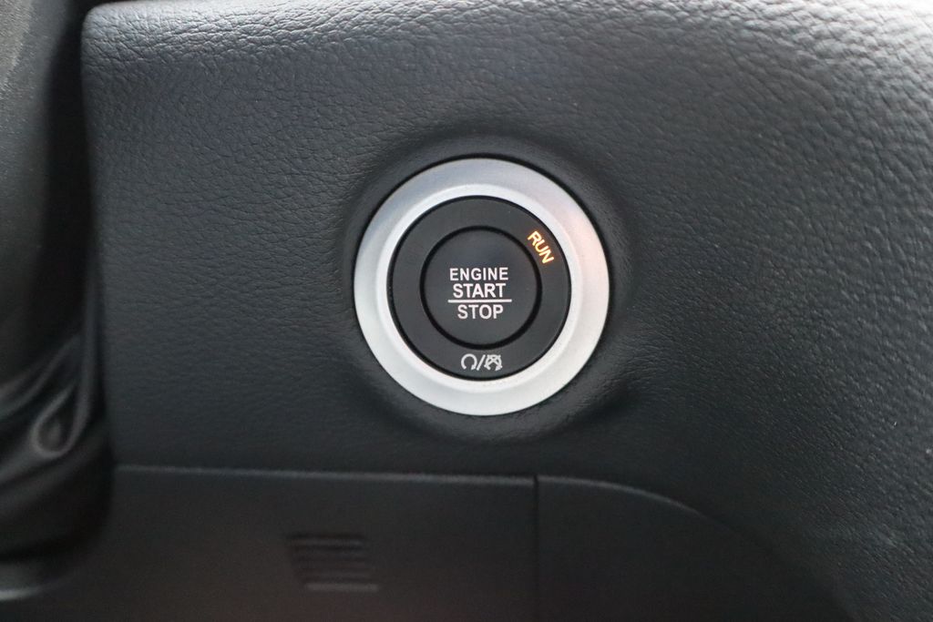Used 2025 Chrysler Pacifica - photo 17