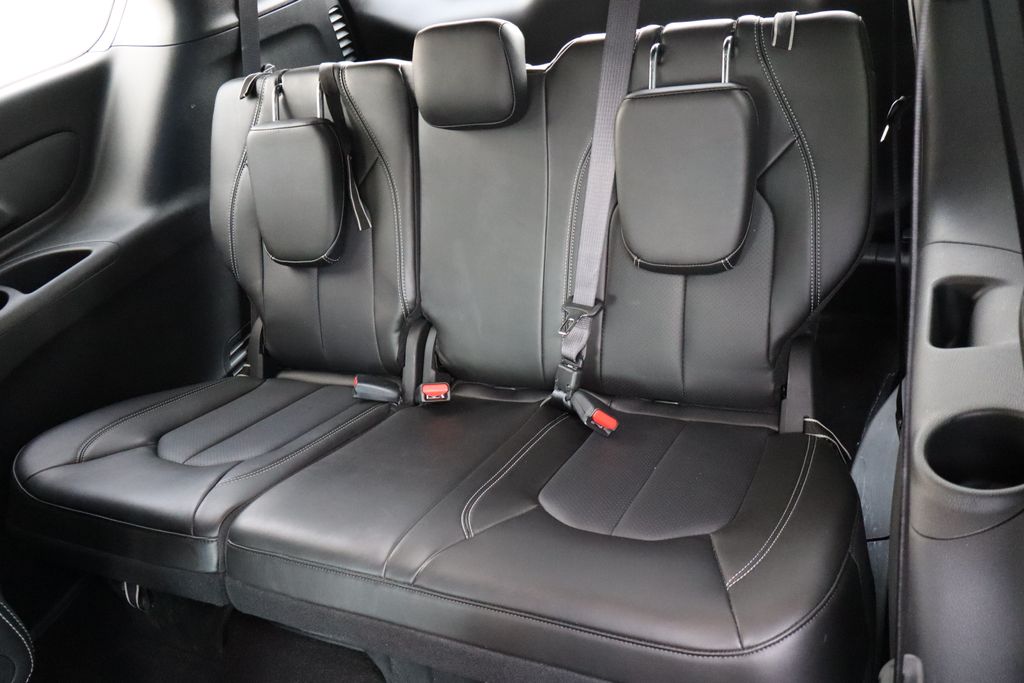 Used 2025 Chrysler Pacifica - photo 29