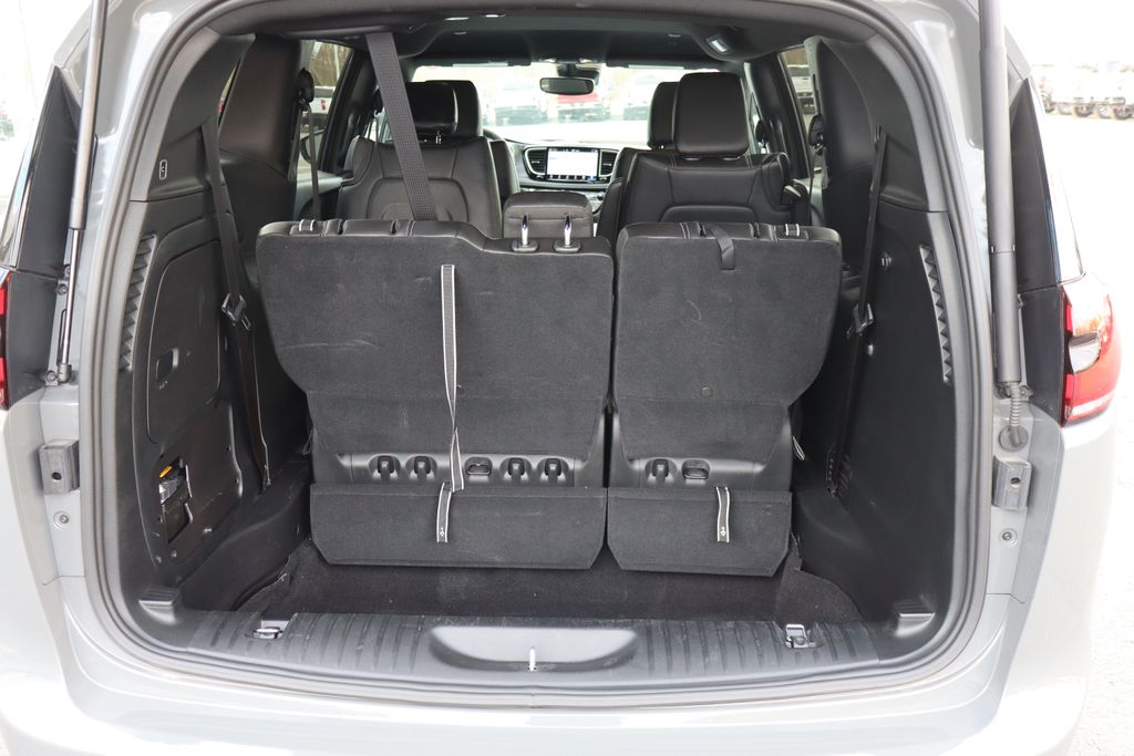 Used 2025 Chrysler Pacifica - photo 30