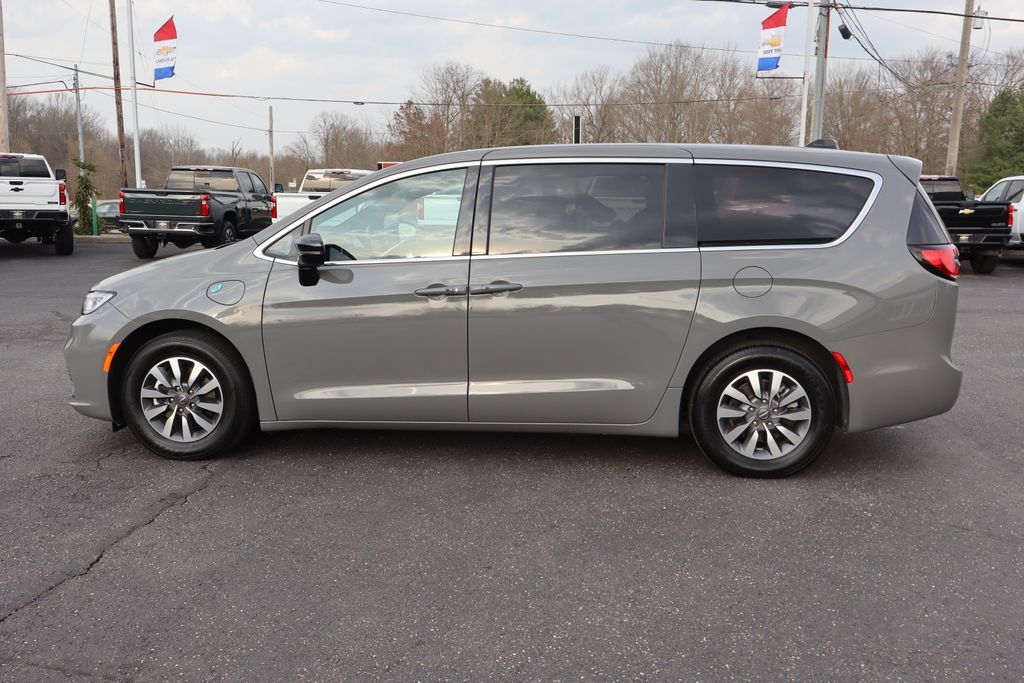 Used 2025 Chrysler Pacifica - photo 37
