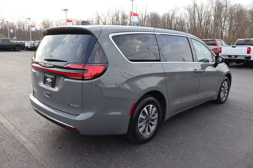 Used 2025 Chrysler Pacifica - photo 40