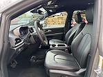 Used 2025 Chrysler Pacifica Select Minivan for sale #P1032 - photo 5