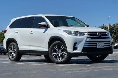 2019 Toyota Highlander FWD SUV for sale #C49690CT - photo 1