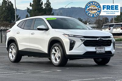 Used 2025 Chevrolet Trax - photo 1