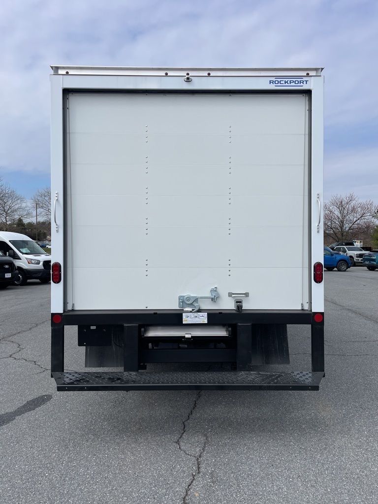 New 2027 Ford E-350 - photo 5