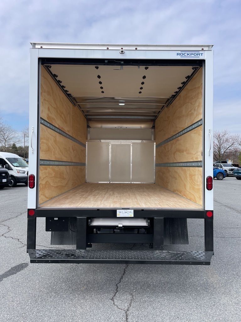 New 2027 Ford E-350 - photo 6