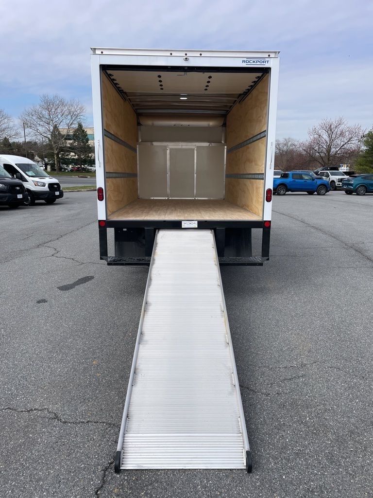 New 2027 Ford E-350 - photo 7