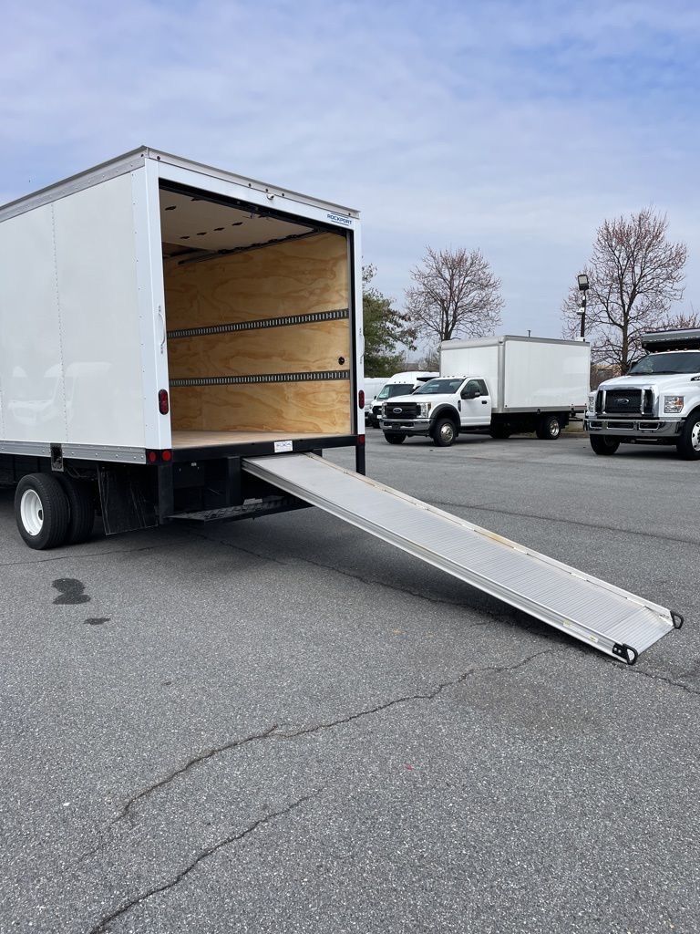 New 2027 Ford E-350 - photo 8