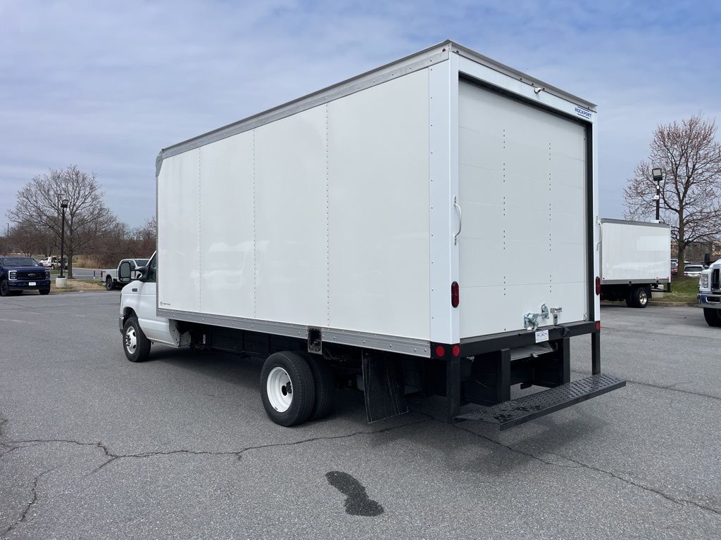 New 2027 Ford E-350 - photo 9
