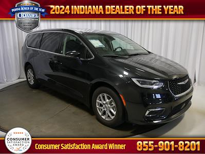 Used 2023 Chrysler Pacifica Touring L Minivan for sale #B22210 - photo 1