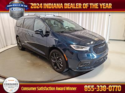 Used 2022 Chrysler Pacifica Touring L AWD Minivan for sale #B22644 - photo 1