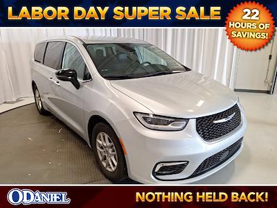 Used 2024 Chrysler Pacifica Touring L Minivan for sale #B22729 - photo 1