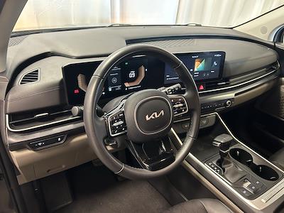 Used 2025 Kia Carnival - photo 1