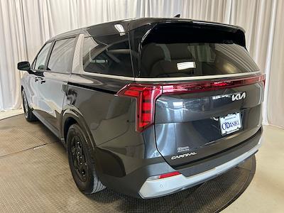 Used 2025 Kia Carnival - photo 1