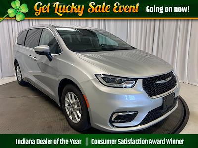 Used 2023 Chrysler Pacifica - photo 1