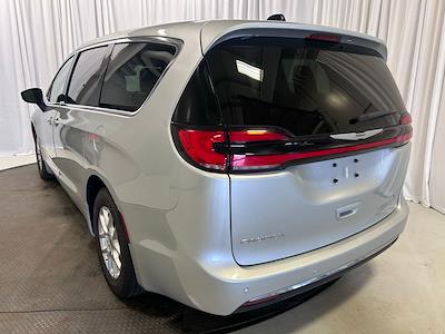 Used 2023 Chrysler Pacifica - photo 1
