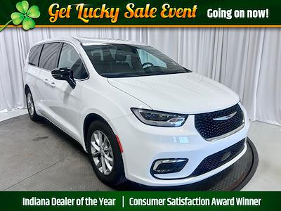 Used 2026 Chrysler Pacifica - photo 1