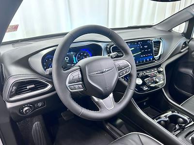 Used 2026 Chrysler Pacifica - photo 1
