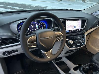 Used 2022 Chrysler Pacifica Touring L Minivan for sale #C31866A - photo 2