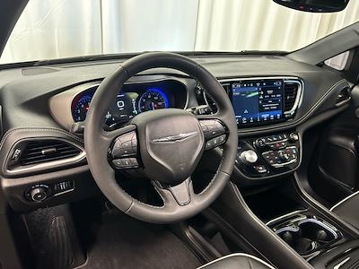 Used 2022 Chrysler Pacifica - photo 1
