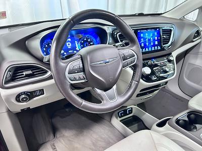 Used 2017 Chrysler Pacifica - photo 1