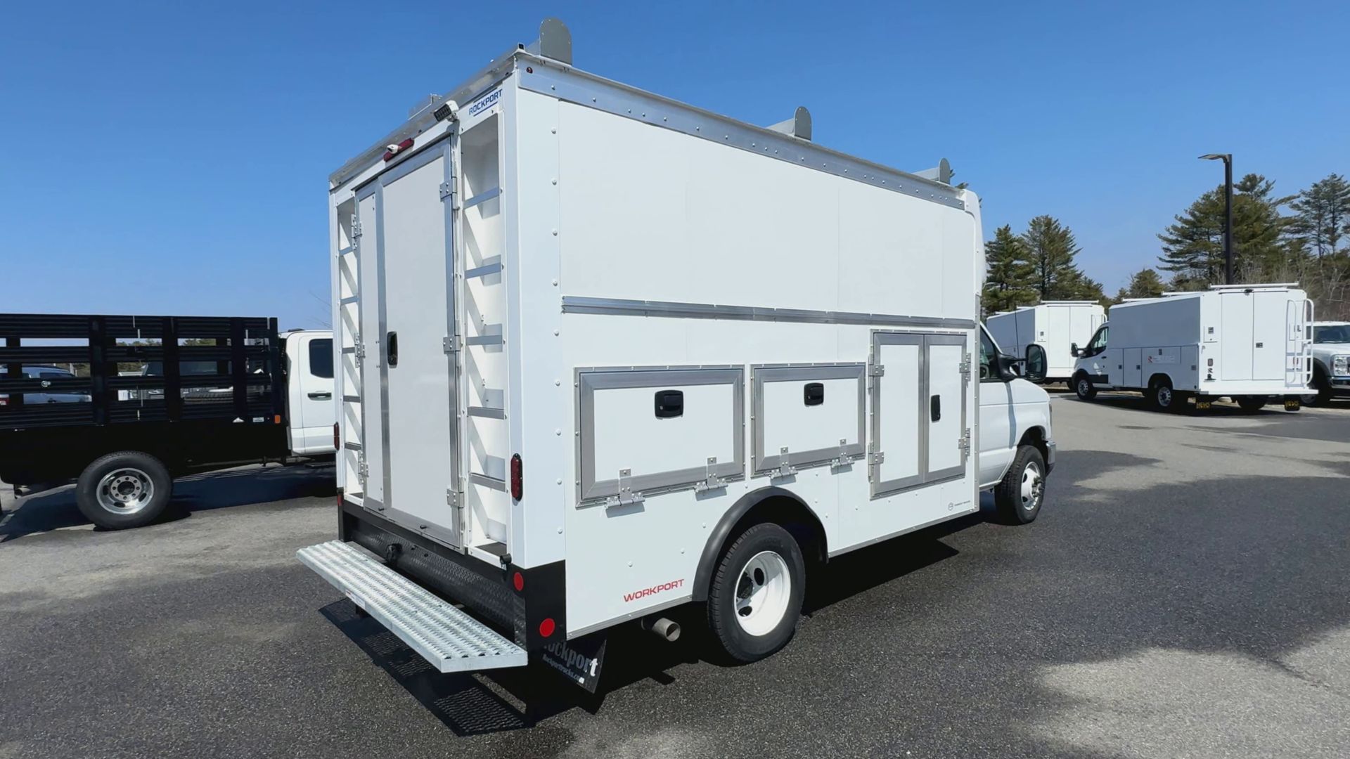 New 2026 Ford E-450 - photo 2