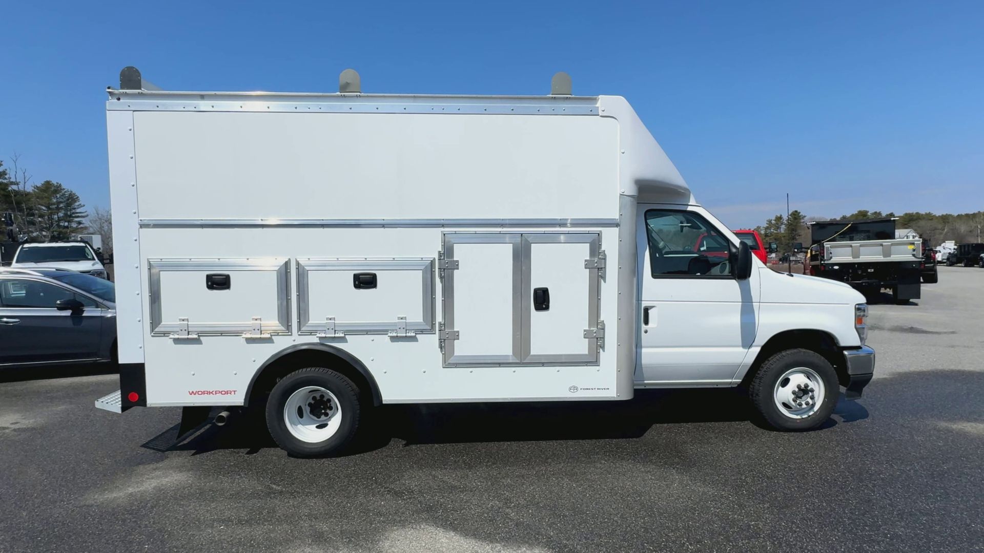 New 2026 Ford E-450 - photo 25