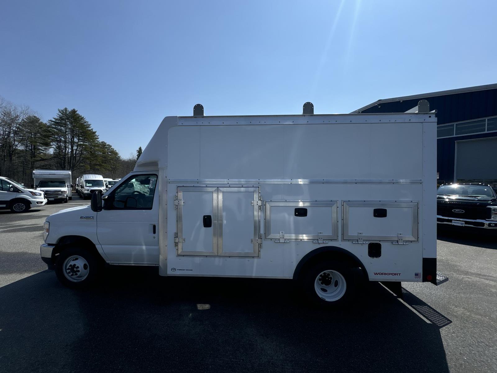 New 2026 Ford E-450 - photo 6