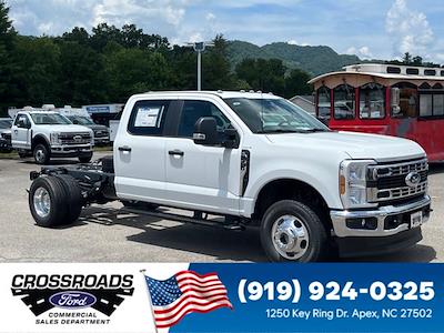 New 2025 Ford F-350 XL Crew Cab 4WD Cab Chassis for sale #T581075 - photo 1