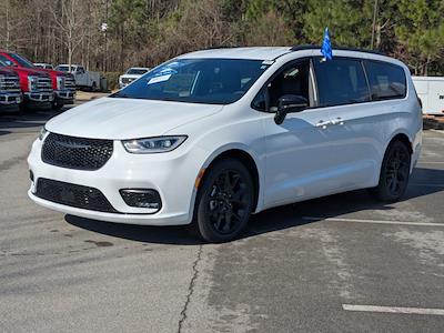 Used 2024 Chrysler Pacifica - photo 1