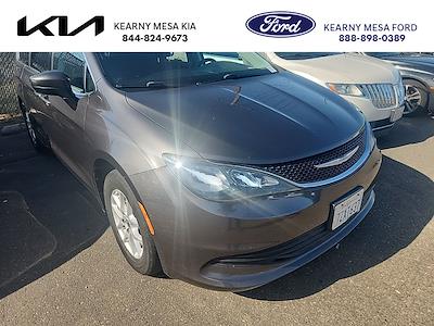 Used 2017 Chrysler Pacifica - photo 1