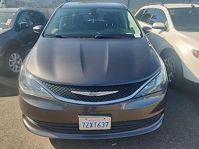Used 2017 Chrysler Pacifica - photo 2