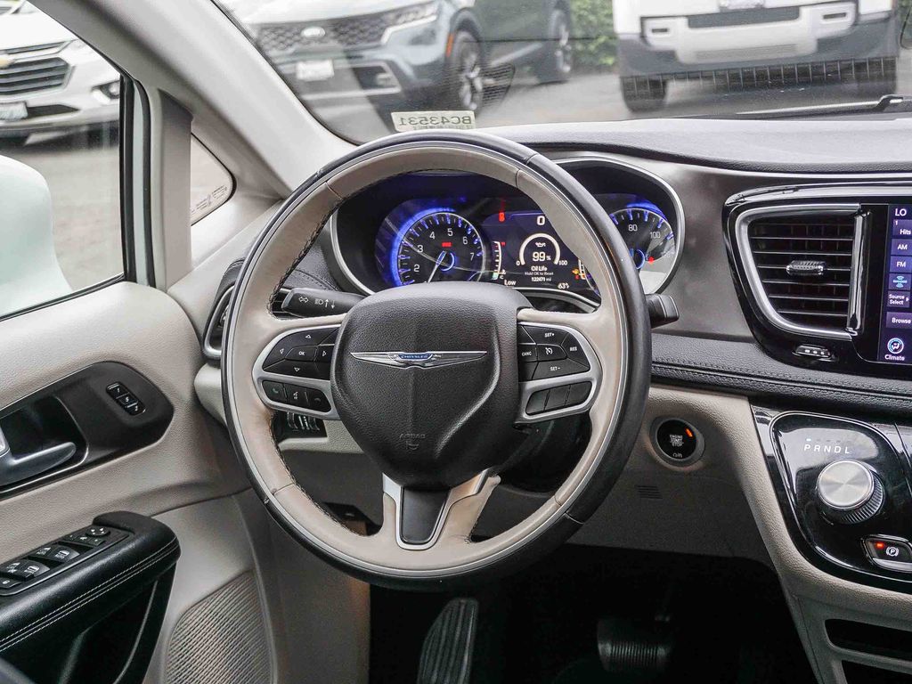 Used 2018 Chrysler Pacifica - photo 18