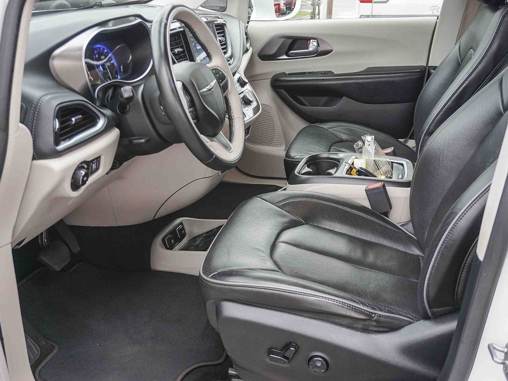 Used 2018 Chrysler Pacifica - photo 20